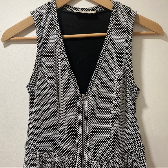 Sandro white and black summer dress with great neck - Picture 3 of 4